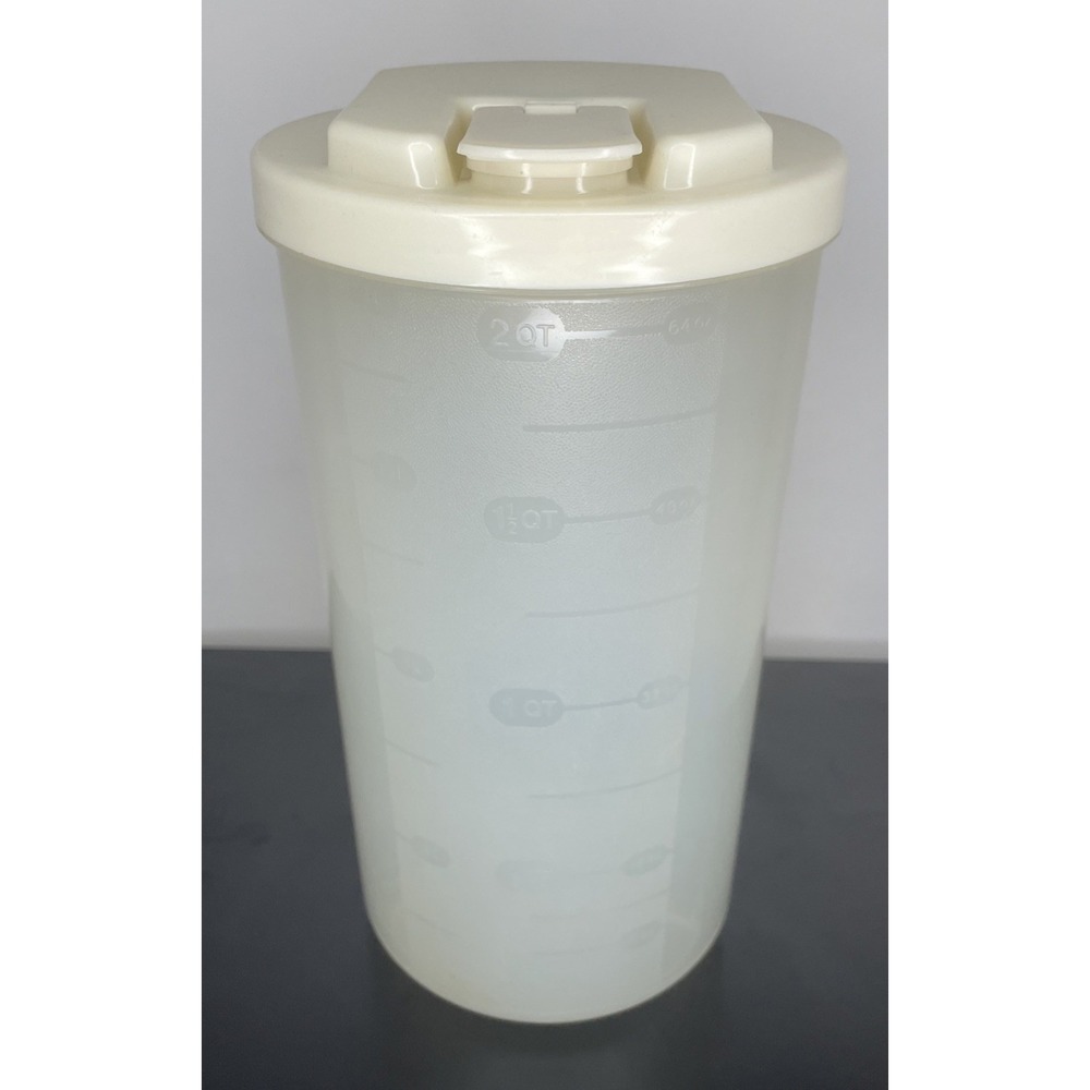 Vintage Rubbermaid 2 Quarts Beverage Drink Container Almond 0038 Flip Top Lid